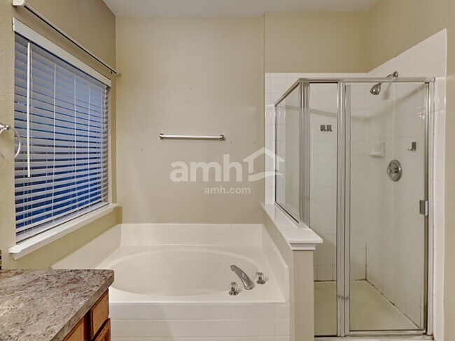 Building Photo - 3841 Chimney Rock Dr