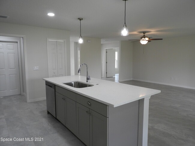 Building Photo - 1611 Saipan St SE