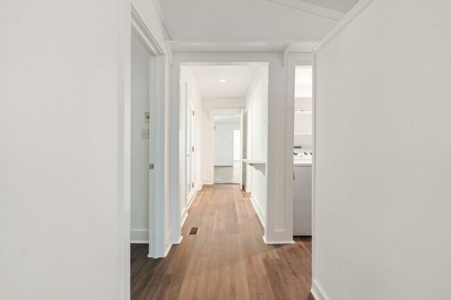 Building Photo - Heart of Chapel Hill! Roosevelt is ready for you!  4 bedrooms/3 bathrooms