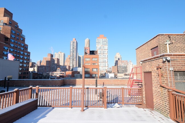 Building Photo - 1420 York Ave