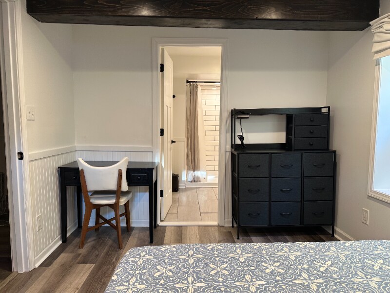 Building Photo - 1022 E State St