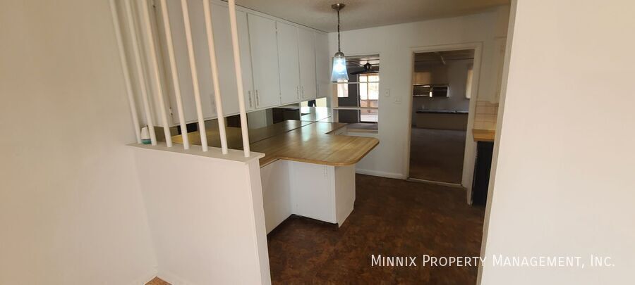 Building Photo - 210 N Glenwood Dr