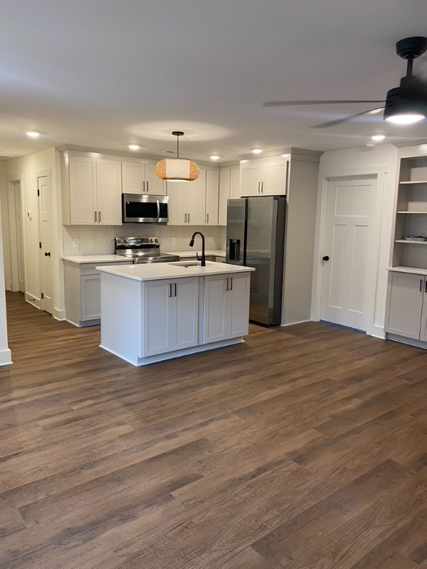 Building Photo - 811 Ridgeview Dr