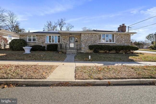 Building Photo - 8402 Holman Ave