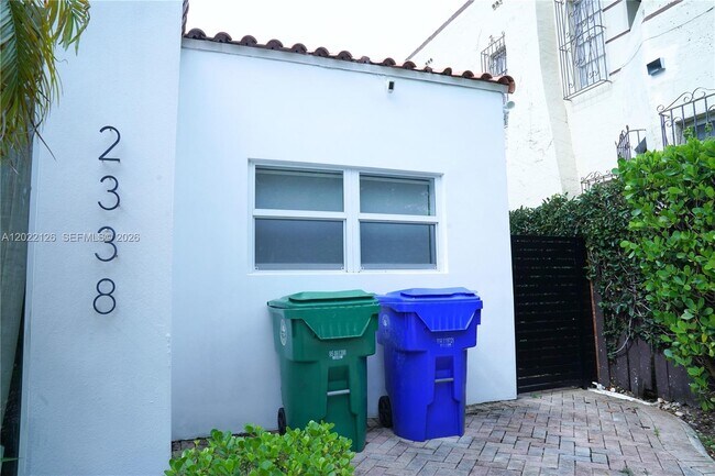 Building Photo - 2338 SW 11th St