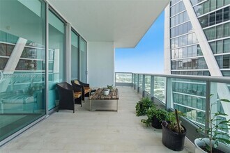 Building Photo - 900 Biscayne Blvd
