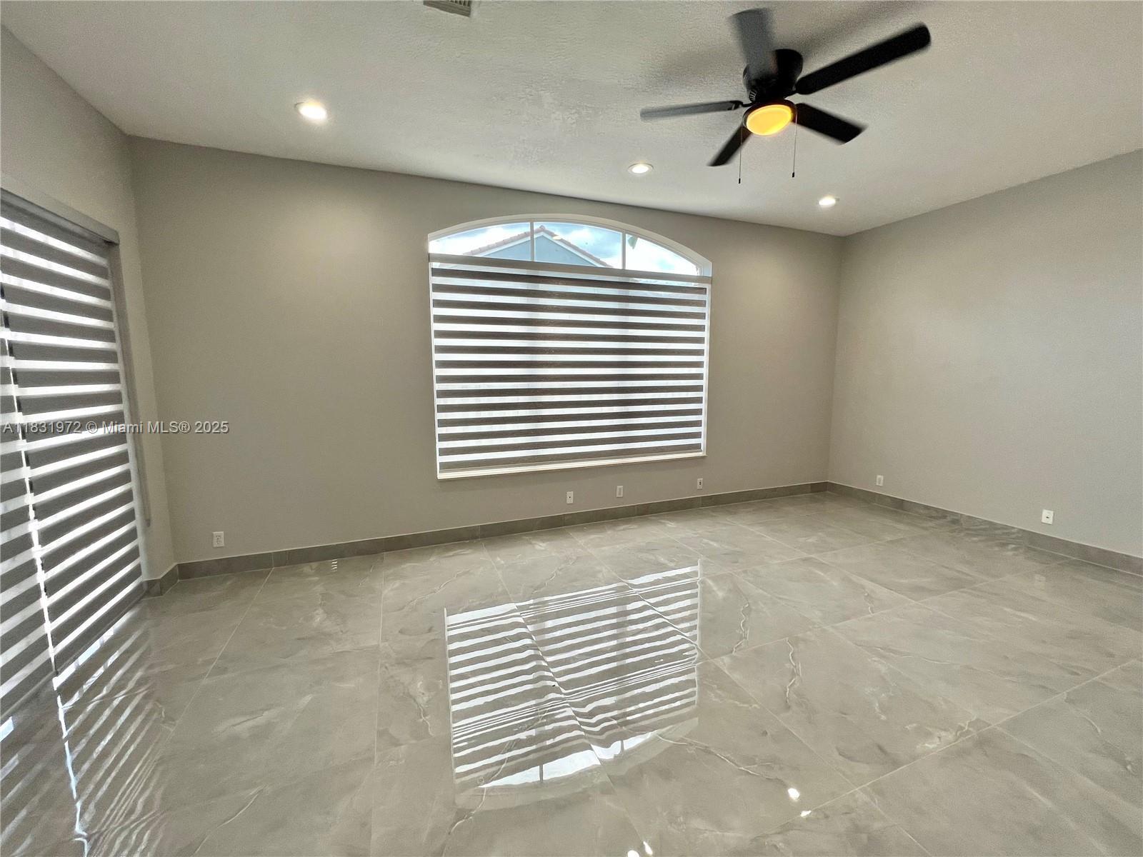 Building Photo - 3810 SW 51st St