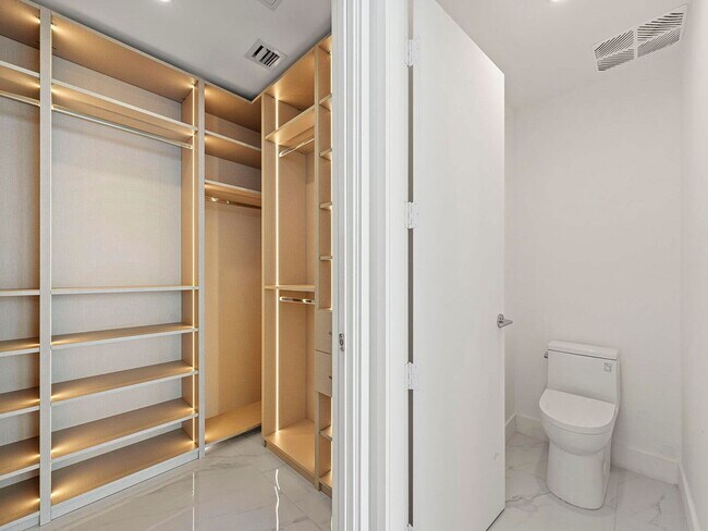 Building Photo - 700 NE 24th St