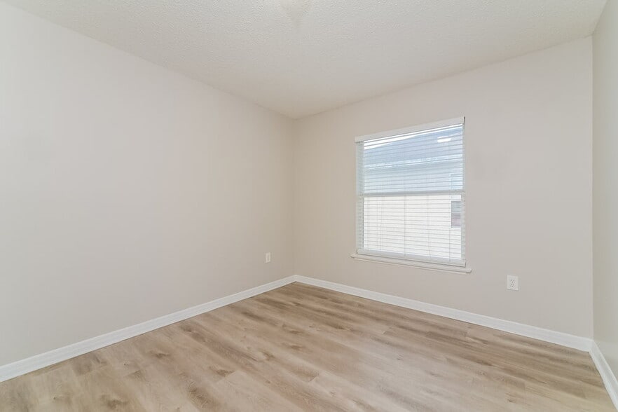 Building Photo - 2034 Meadow Pond Way