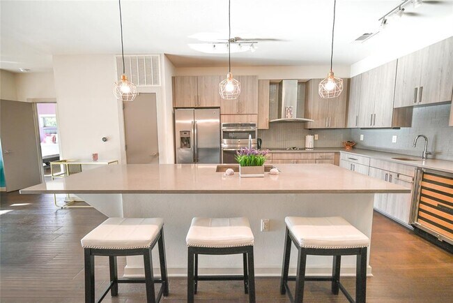 Building Photo - 3600 S Lamar Blvd