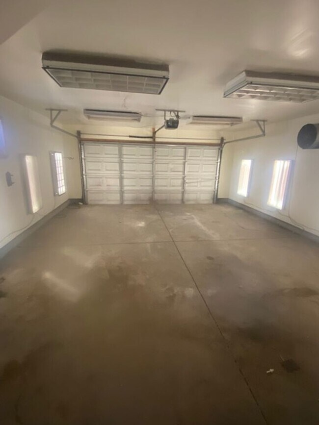 Building Photo - Spacious 3-Bedroom Home with Loft & Large Backyard!