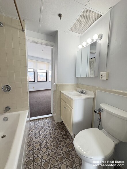 Building Photo - 475 Commonwealth Ave