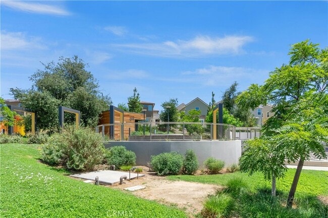 Building Photo - 156 Chorus