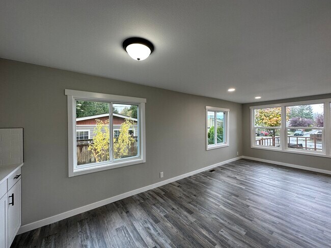 Building Photo - 3113 Harold Dr SE