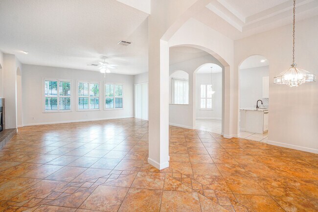 Building Photo - Spacious 3-Bed Home in Magnolia Plantation...