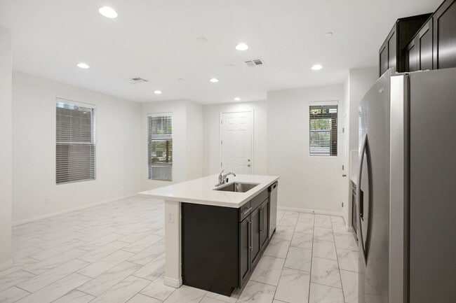 Building Photo - 3 Bed Nicely Upgraded Summerlin TownHome