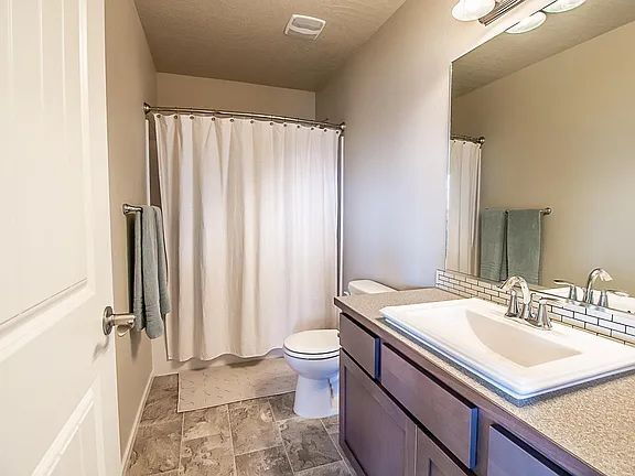 Building Photo - Beautiful 4BR, 2.5BTH, 3-Story Home in Post Falls