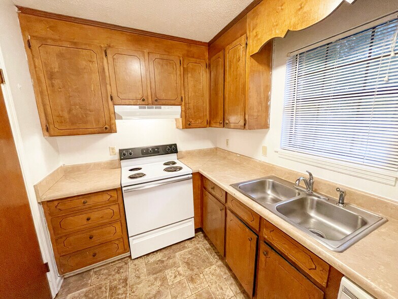 Building Photo - 31 Saint Mark Rd