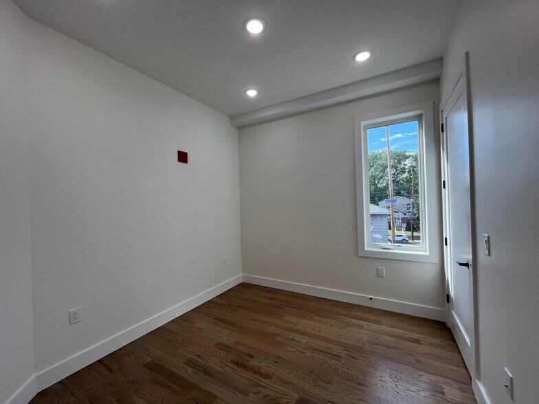 Building Photo - 42 Lembeck Ave