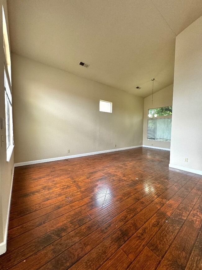 Building Photo - 5024 Rodeo Cir