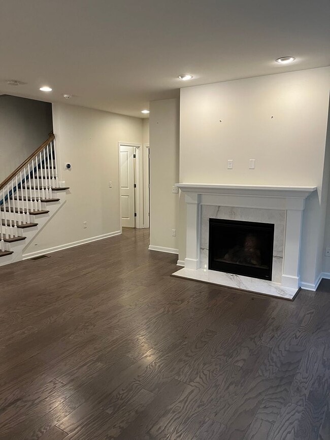 Building Photo - Large Executive 5 Br 3.5 Bath Home in Weymouth's Union Point Neighborhood