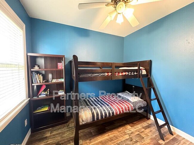 Building Photo - 3750 River Bend Dr