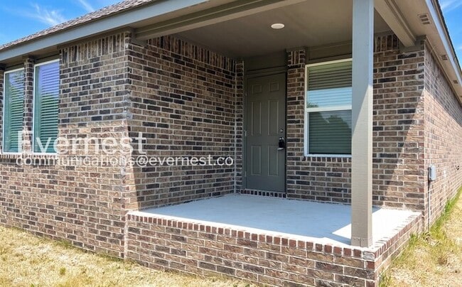 Building Photo - 4-Bed/ 2-Bath Home/Pet Friendly/ Voucher Accepted/Available Now!