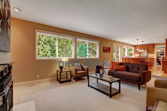 Building Photo - Rare opportunity!! Spacious 3 Bedroom Sammamish Home with 2 bonus rooms, RV Parking & Huge Backyard!