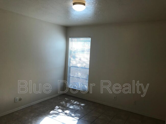 Building Photo - 4601 Carlisle Blvd NE