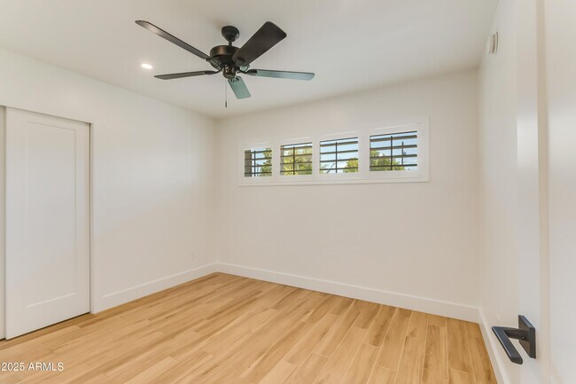 Building Photo - 1028 E Manzanita Dr