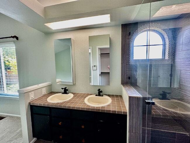 Building Photo - "Charming 3-Bed Highlands Ranch Home with ...