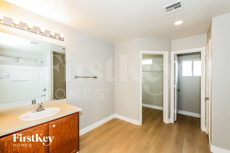 Building Photo - 10417 Calypso Cave St