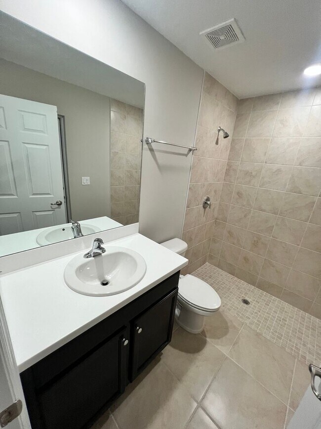 Building Photo - NEW 4 BEDROOM 3 BATH HOME! AMAZING LOCATION!