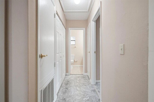 Building Photo - 754 Summerland Dr