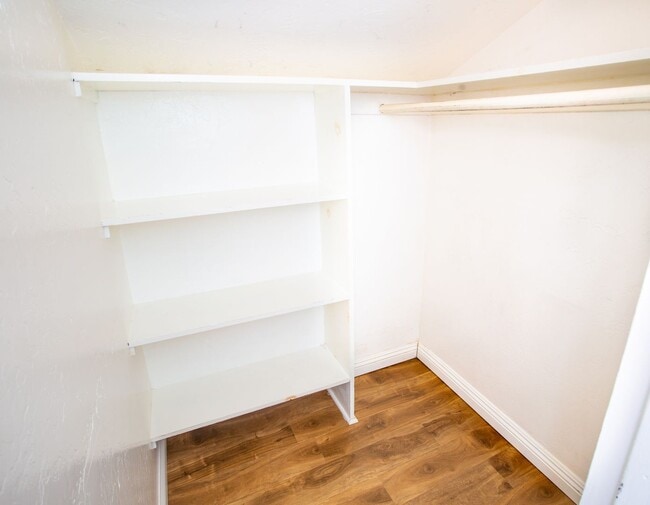 Building Photo - 915 E Balboa Blvd