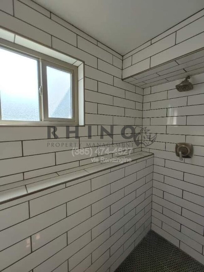 Building Photo - 983 E Dry Gulch Cir