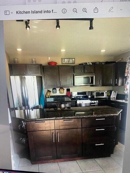 Building Photo - 1317 Olvera way