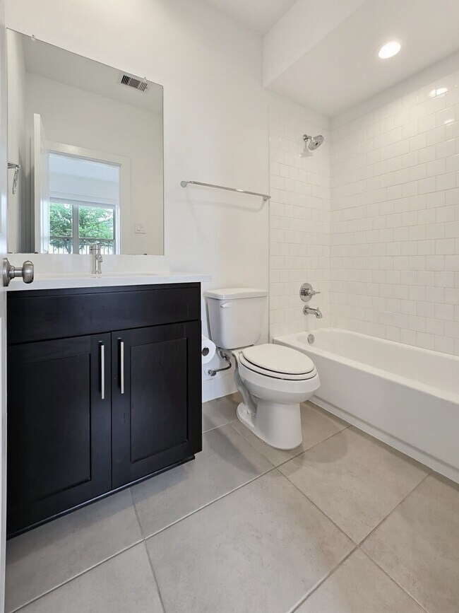 Building Photo - 2613 Hutchins St