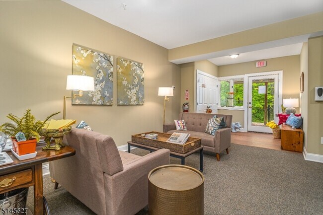 Building Photo - 36 Rocktown Hill Rd