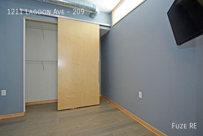 Building Photo - 1211 Lagoon Ave