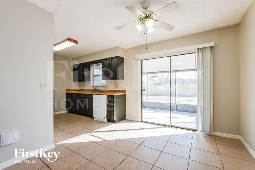 Building Photo - 3208 Buckland St