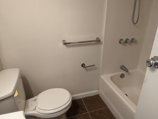 Building Photo - 3312 York Dr