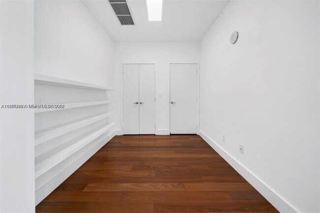 Building Photo - 888 Biscayne Blvd