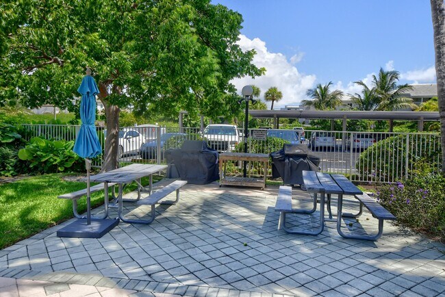 Building Photo - 2851 S Ocean Blvd
