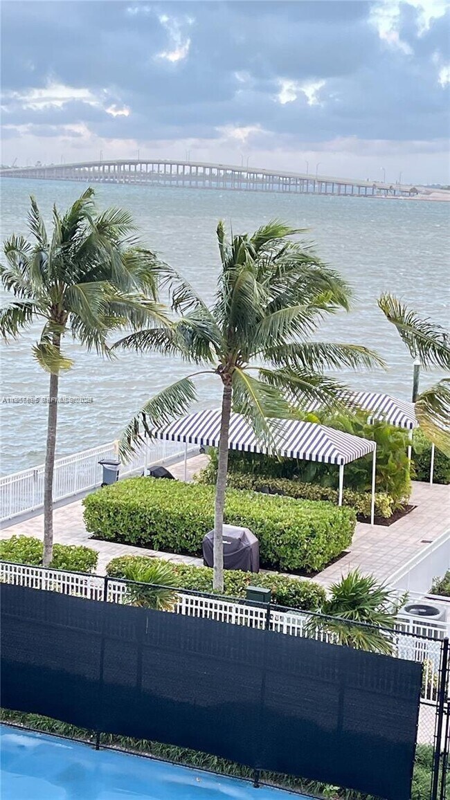 Building Photo - 2101 Brickell Ave