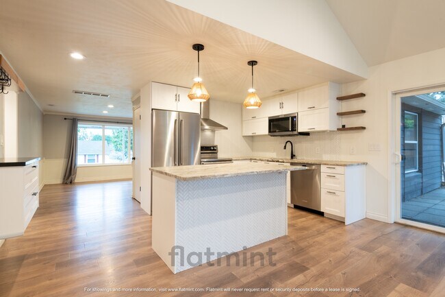 Building Photo - 16111 Stone Ave N