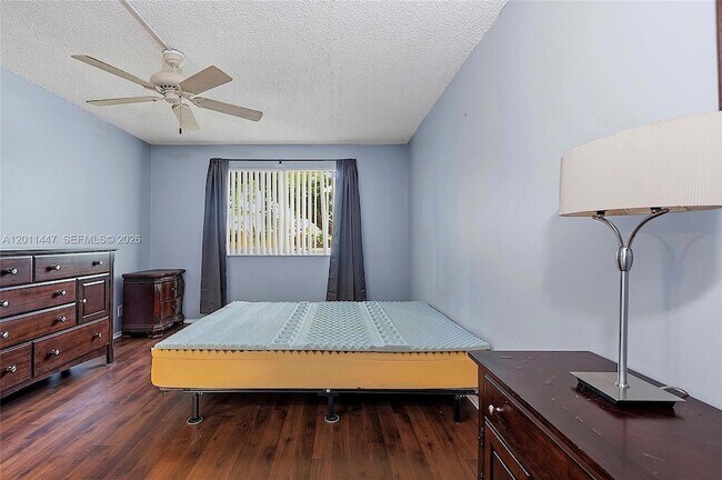 Building Photo - 3083 N Oakland Forest Dr