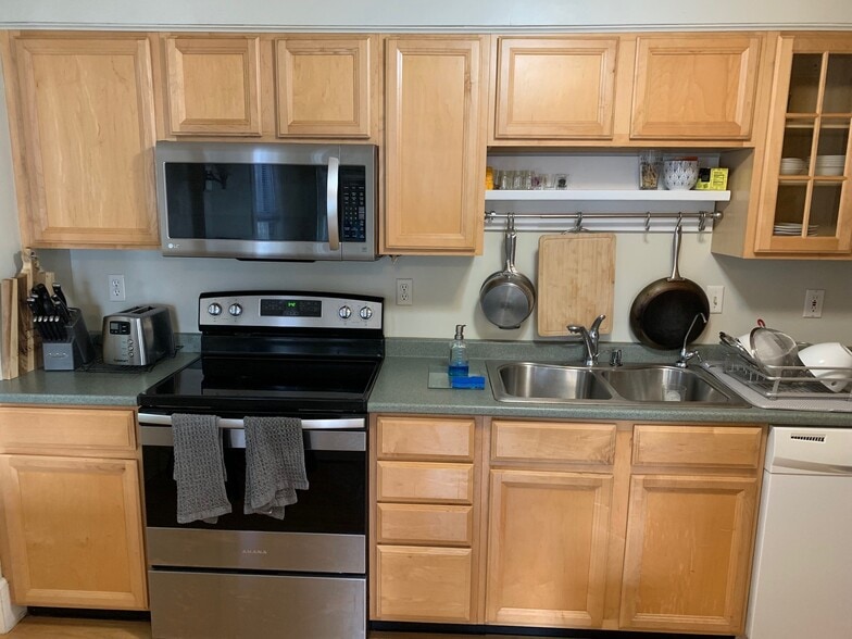 Building Photo - 233 N Fenner Ave