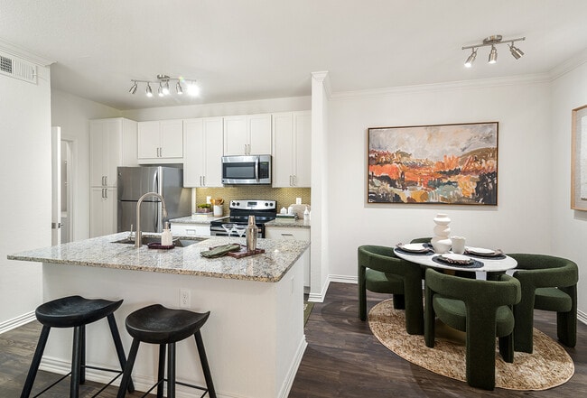 Building Photo - Cortland MacArthur