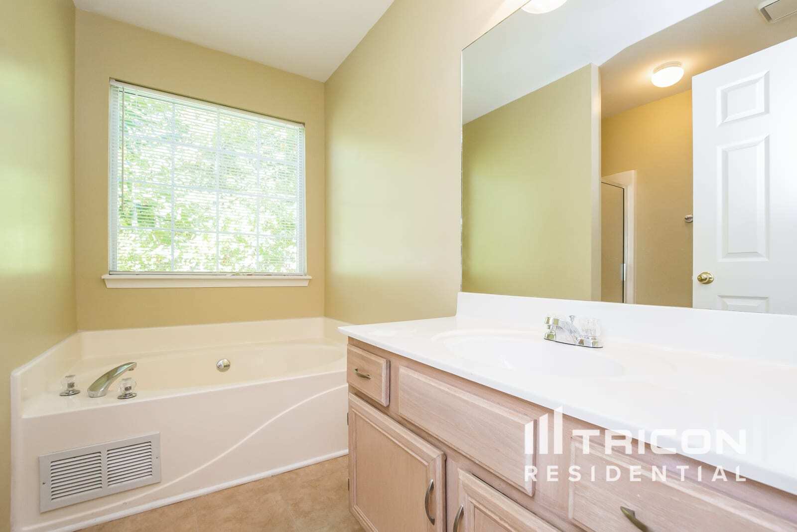 Building Photo - 2084 Cherokee Ridge Trail NW